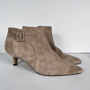 NEW Bella Vita Bindi Pointed Toe Kitten Heel Booties Beige Suede 9W